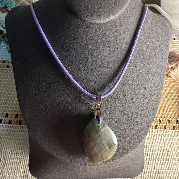 Purple Flash Labradorite Pendant Necklace - Picture 3 of 6